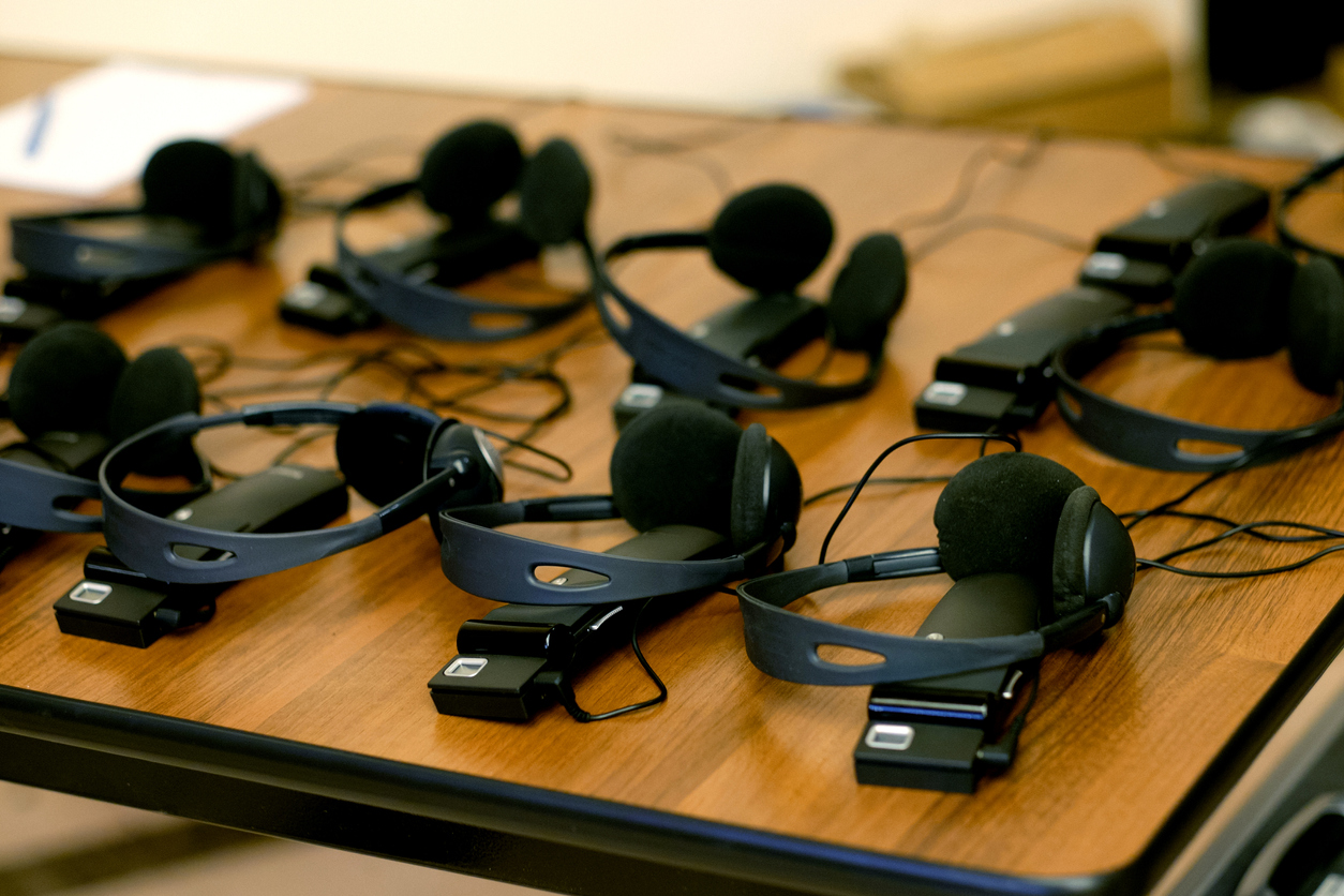 How to Get the Best Deals on Interpretation Equipment Rental in Dubai?